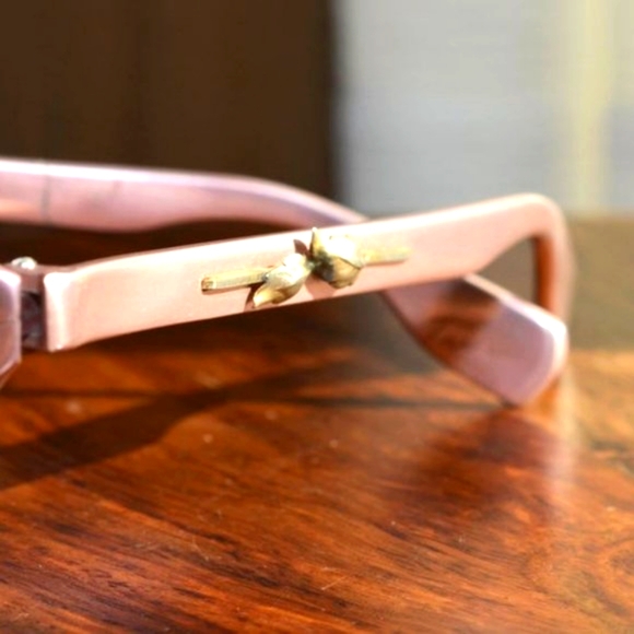 🩷🌷🩷 Exquisite RARE Vintage Tura Frosted Pink Flower Accented Cat Eye Glasses - Picture 2 of 15